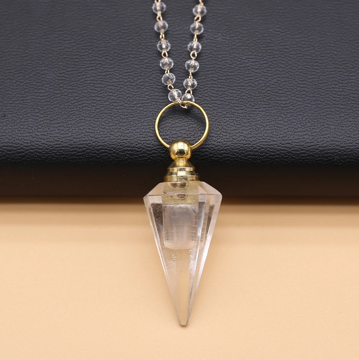 Pendentif Diffuseur d’Huiles Essentielles en Quartz Naturel
Essential Oil Diffuser Necklace in Natural Clear Quartz