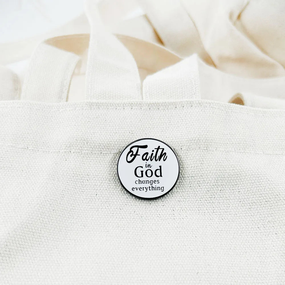 Broche “Faith in God” – La foi change tout ✨ Faith in God” Brooch – Faith changes everything ✨