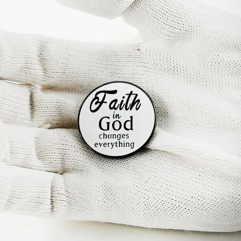 Broche “Faith in God” – La foi change tout ✨ Faith in God” Brooch – Faith changes everything ✨