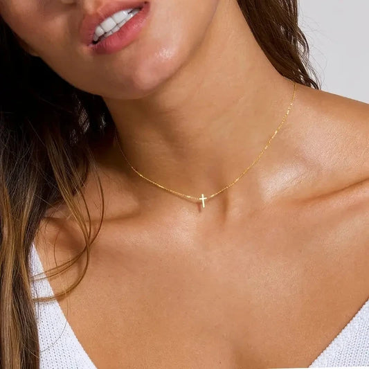Collier croix dorée – Foi discrète