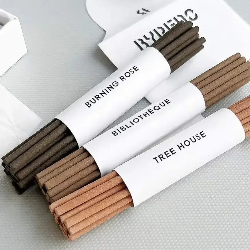 Bâtonnets d’encens – Collection Byredo
/ Incense Sticks – Byredo Collection