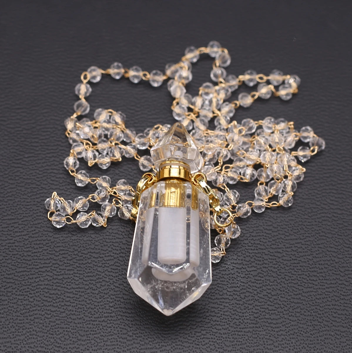 Pendentif Diffuseur d’Huiles Essentielles en Quartz Naturel
Essential Oil Diffuser Necklace in Natural Clear Quartz