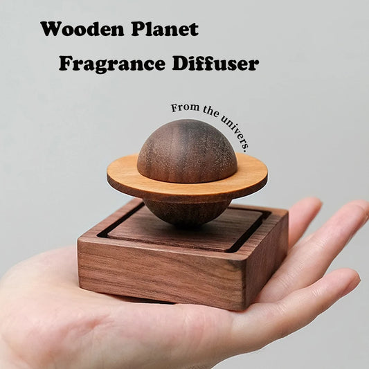 Diffuseur d’Huiles Essentielles en Bois – Design Planète / Wooden Essential Oil Diffuser – Planet Design
