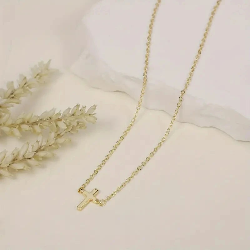 Collier croix dorée – Foi discrète