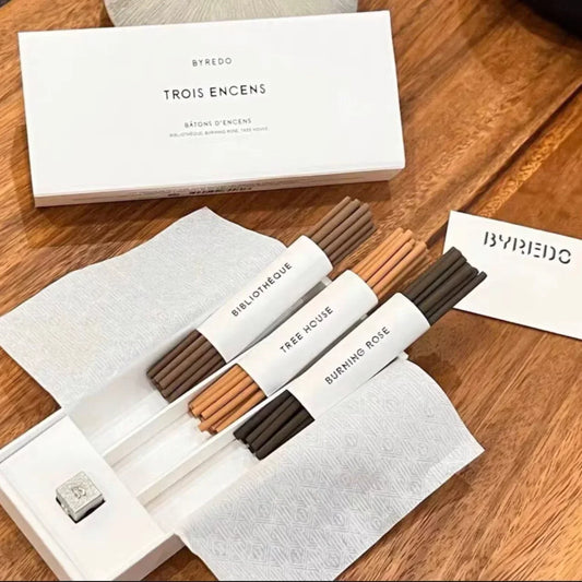 Bâtonnets d’encens – Collection Byredo
/ Incense Sticks – Byredo Collection